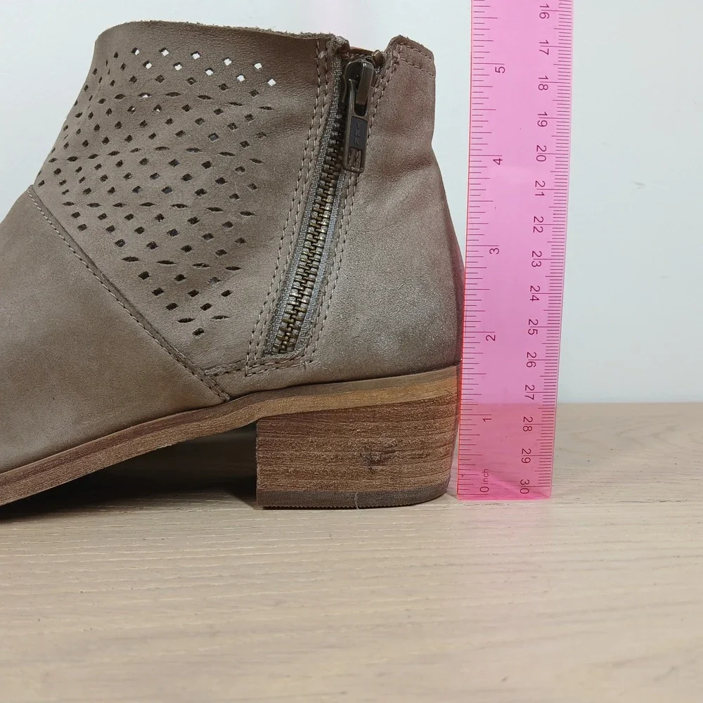 Hinge Ankle Boots Womens 7.5 Taupe Leather Perforated Zip Western Boho